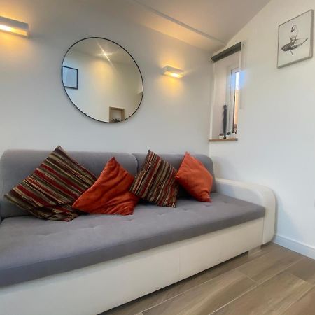 Lovely And Modern Studio Apartment. Borehamwood Exteriör bild