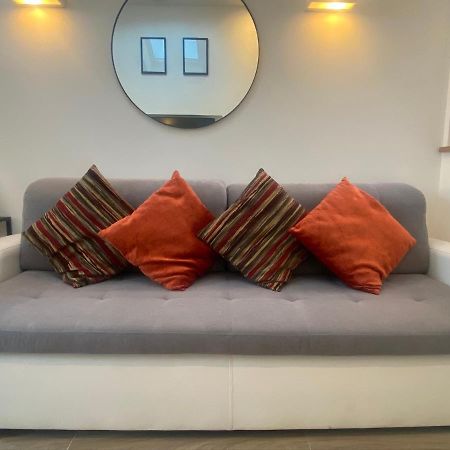 Lovely And Modern Studio Apartment. Borehamwood Exteriör bild