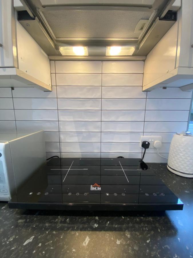 Lovely And Modern Studio Apartment. Borehamwood Exteriör bild