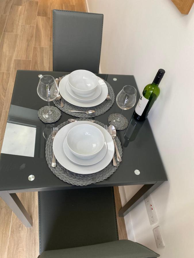 Lovely And Modern Studio Apartment. Borehamwood Exteriör bild