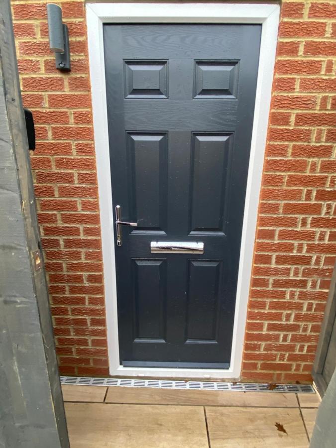 Lovely And Modern Studio Apartment. Borehamwood Exteriör bild